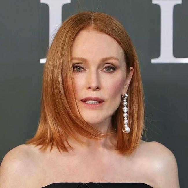 Julianne Moore con un largo corte de pelo bob